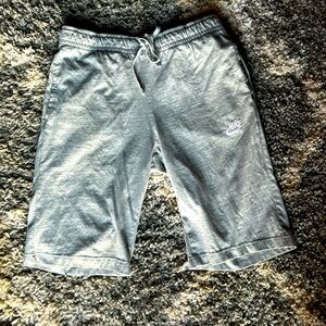 Nike pocketed sweat shorts grey size medium